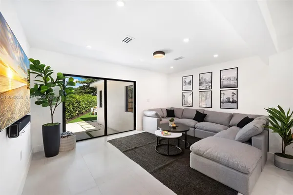 $3,499,000 | 995 Northeast 107th Street, Miami, FL 33161