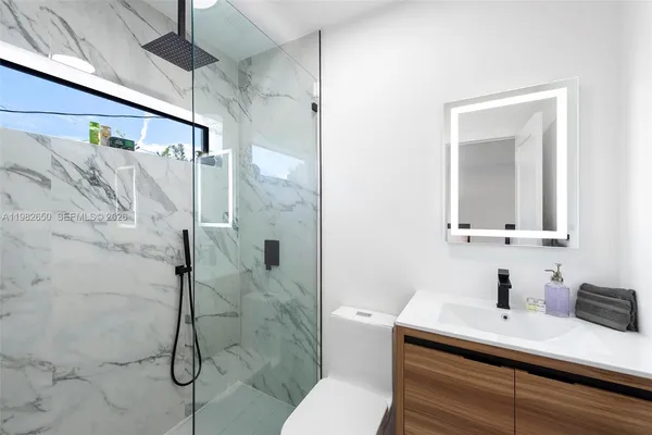 $3,499,000 | 995 Northeast 107th Street, Miami, FL 33161