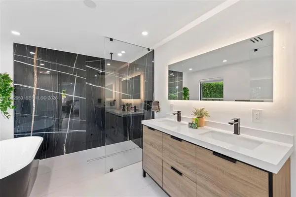 $3,499,000 | 995 Northeast 107th Street, Miami, FL 33161