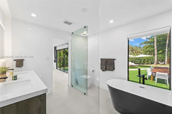 $3,499,000 | 995 Northeast 107th Street, Miami, FL 33161