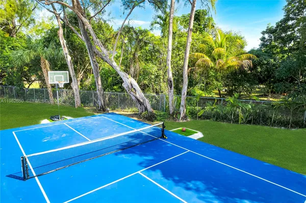 $3,499,000 | 995 Northeast 107th Street, Miami, FL 33161