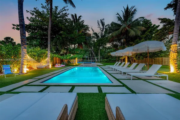 $3,499,000 | 995 Northeast 107th Street, Miami, FL 33161