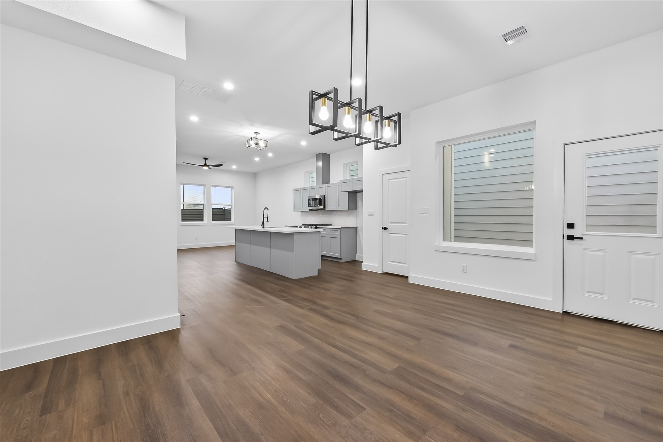 3514 Good Hope Street, Unit B Houston, TX 77021 - Photo 10 of 26 Spacious dining area with elegant lighting and beautiful engineer wood flooring, perfect for gatherings.