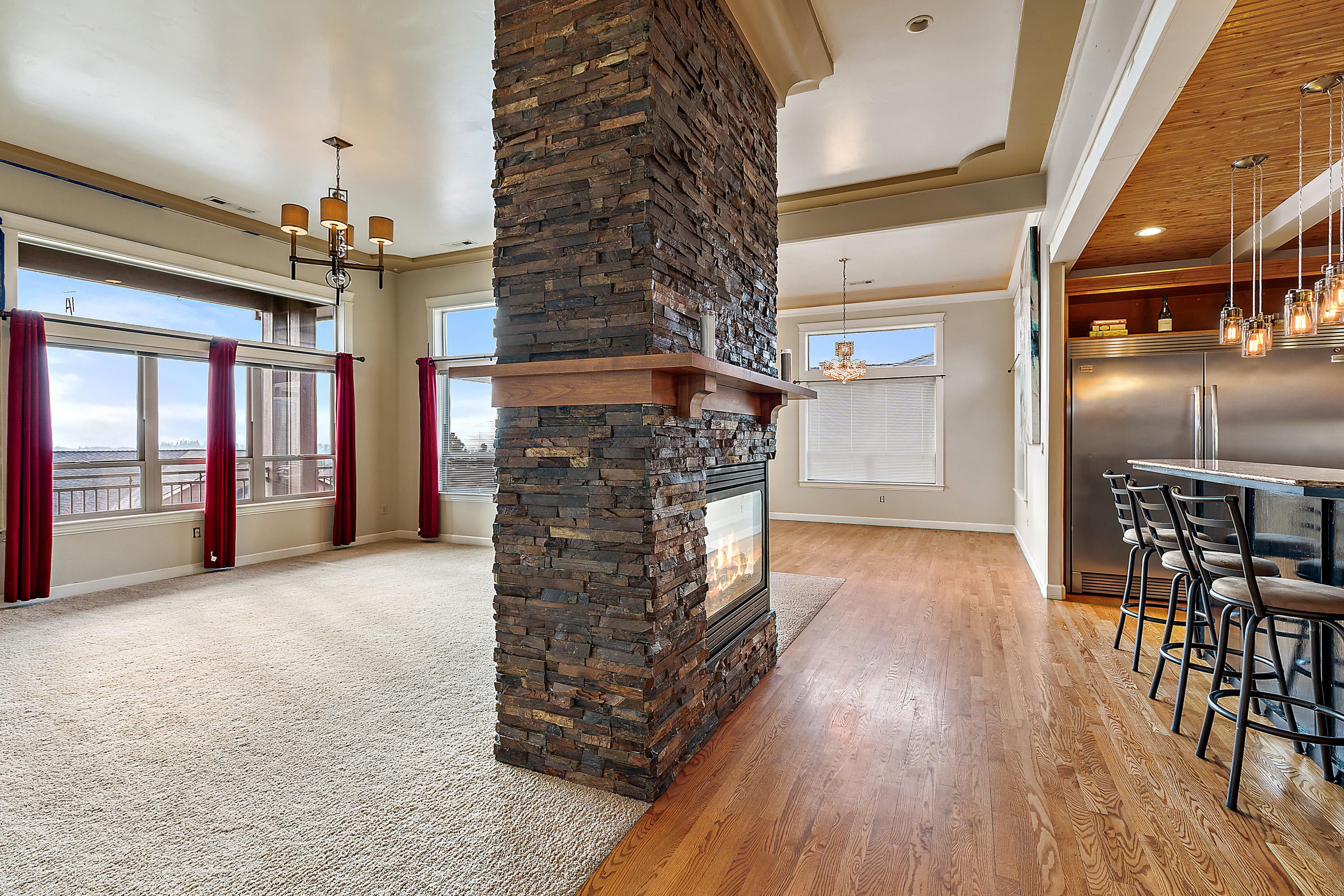 1013 Azure Way Eagle Point, OR 97524 - Photo 9 of 28 View into great room