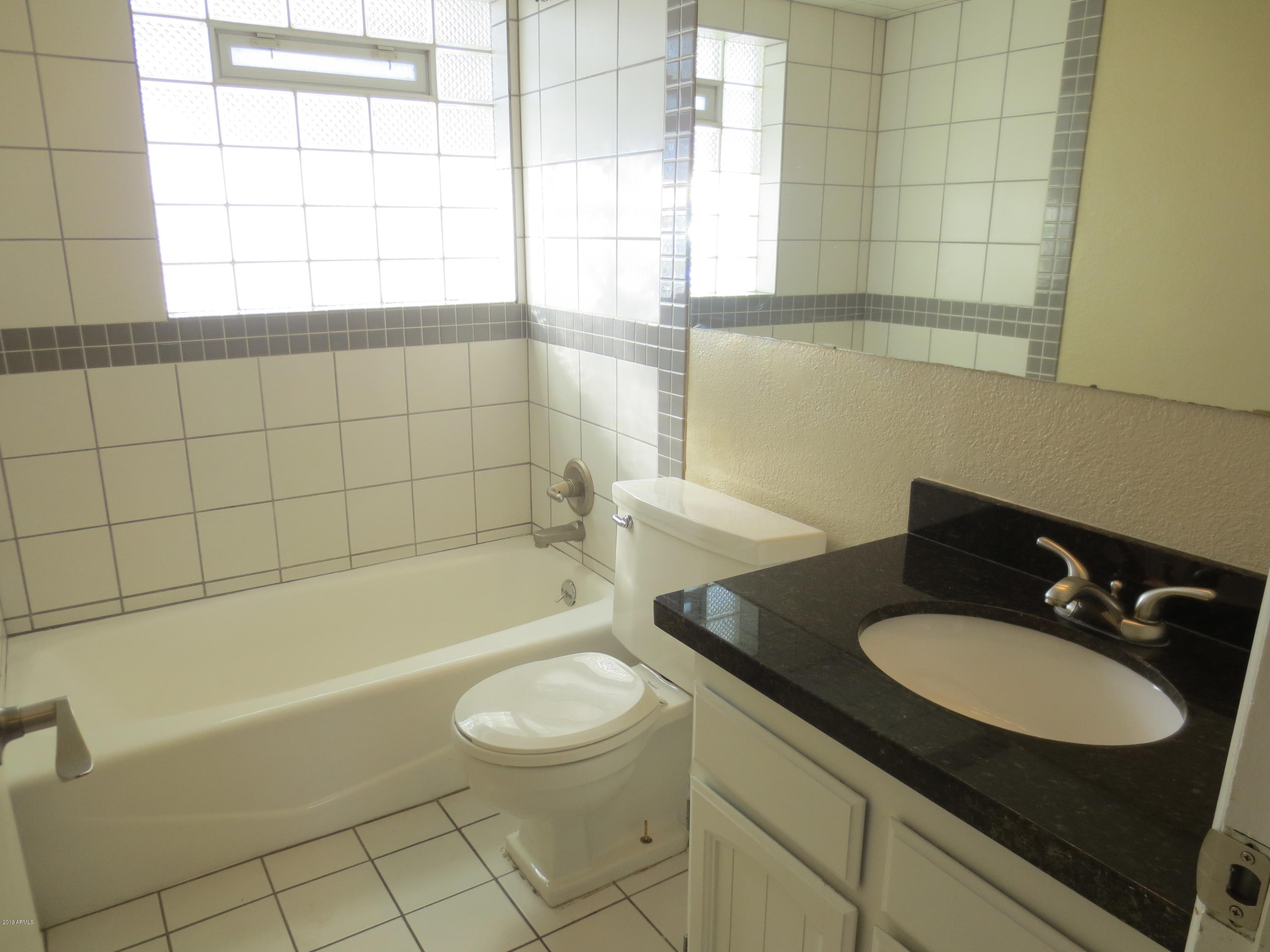 349 East Thomas Road, Unit E307 Phoenix, AZ 85012 - Photo 11 of 20 IMG_0096