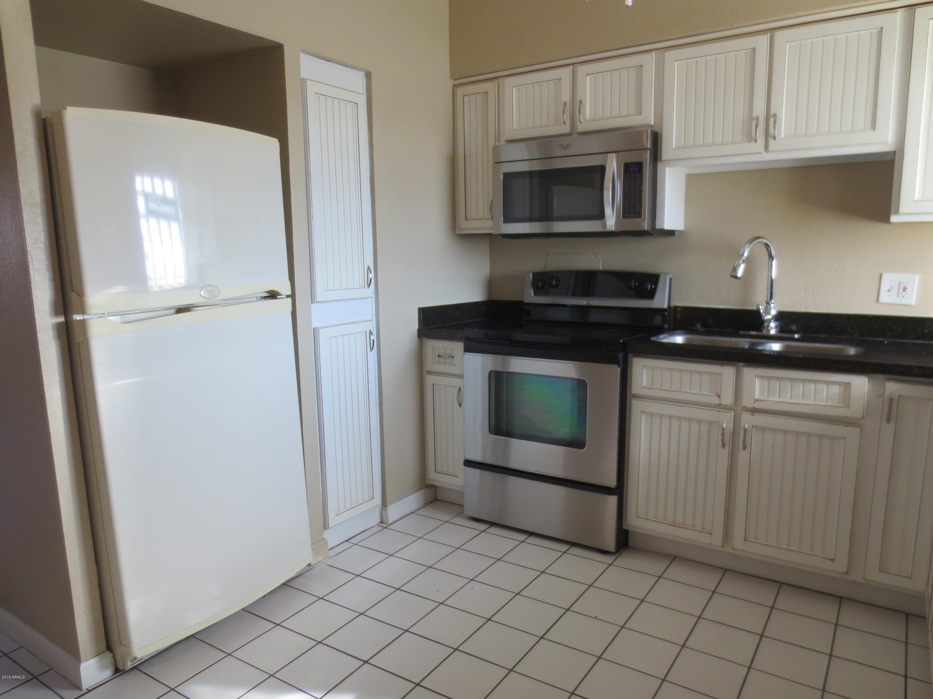 349 East Thomas Road, Unit E307 Phoenix, AZ 85012 - Photo 4 of 20 IMG_0089
