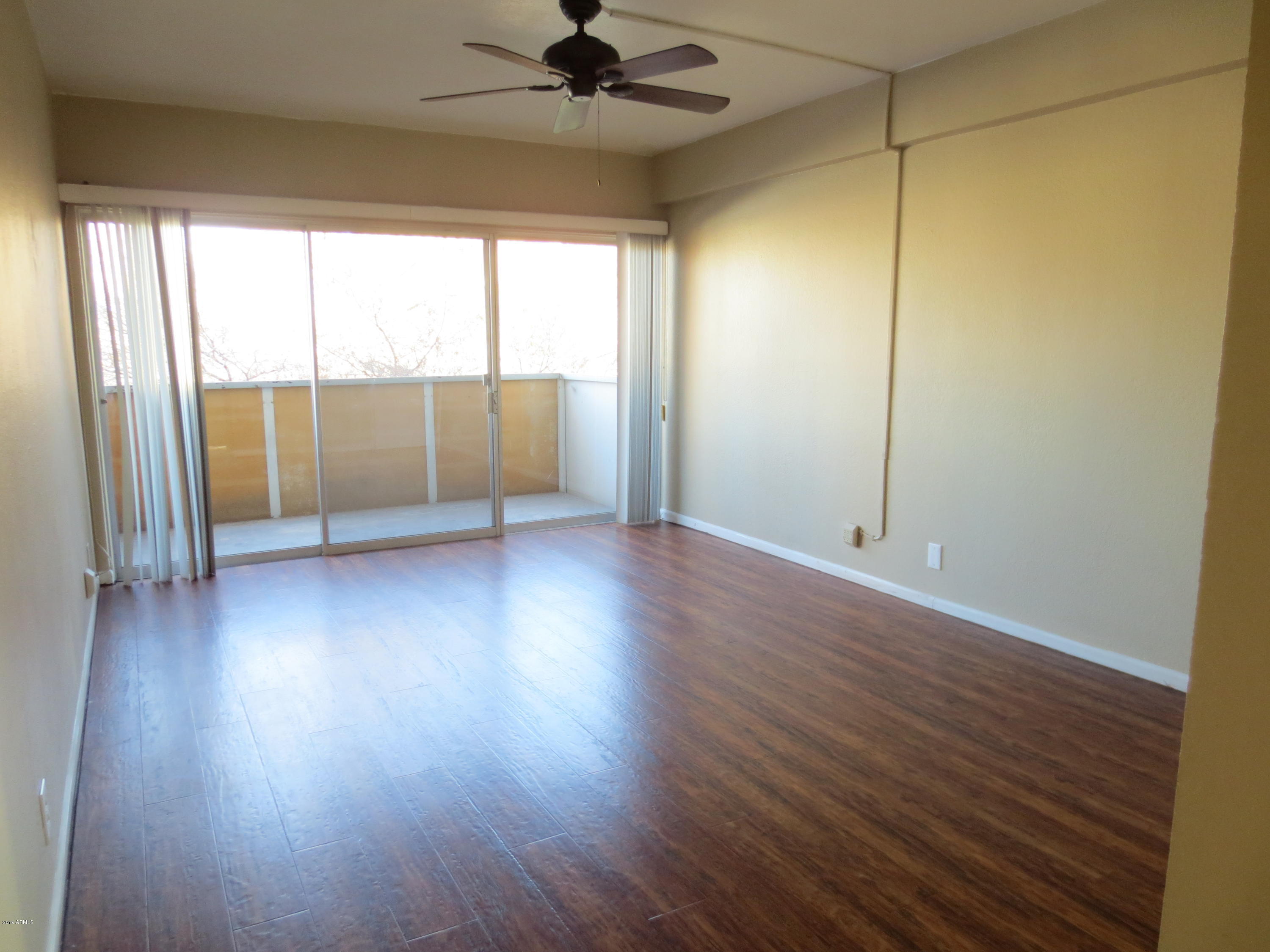 349 East Thomas Road, Unit E307 Phoenix, AZ 85012 - Photo 5 of 20 IMG_0090