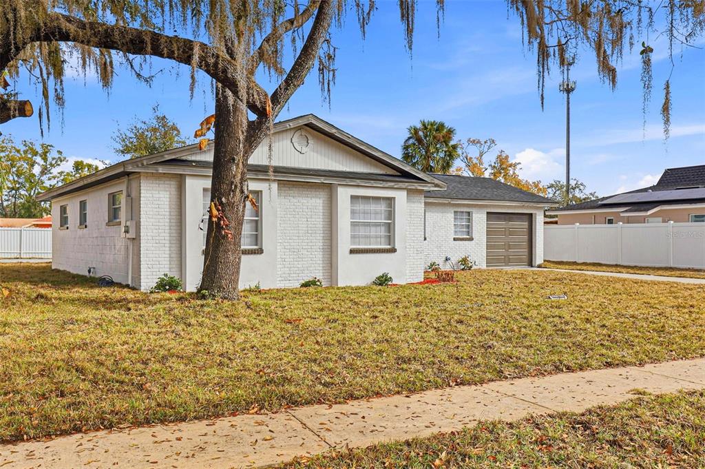 1008 Hallwood Loop Brandon, FL 33511 - Photo 5 of 48