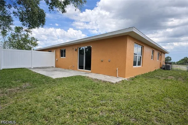 $1,595 | 2310 Northeast 8th Place, Cape Coral, FL 33909