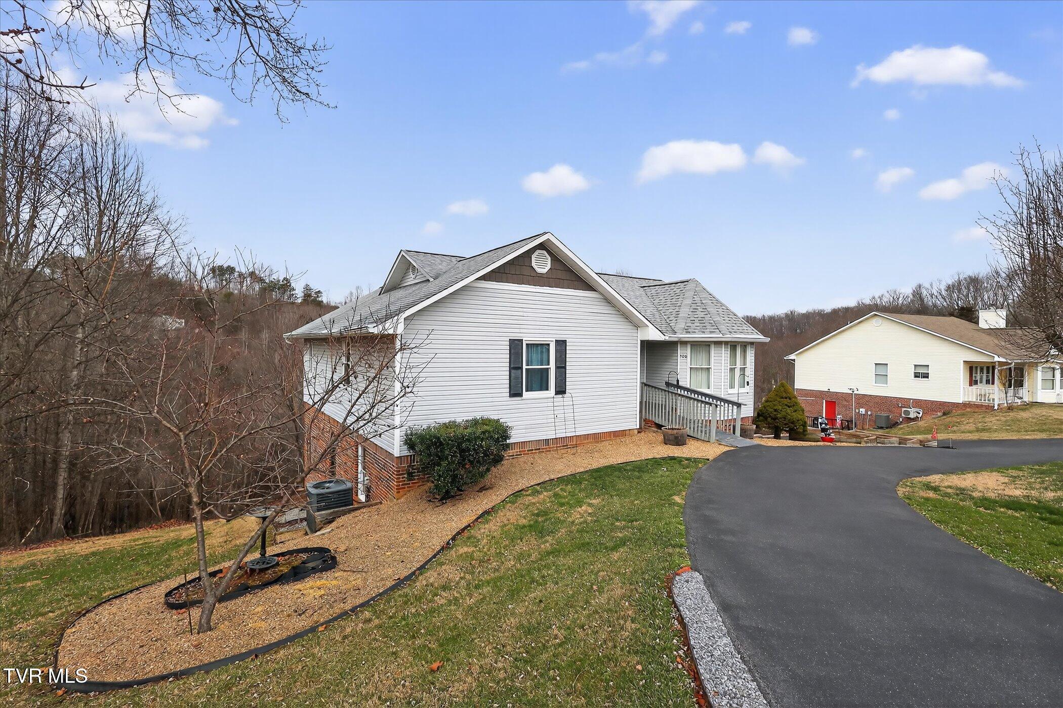300 Poplar Grove Road Kingsport, TN 37664 - Photo 2 of 34 02-300-Poplar-Grove-Rd-Windowstill