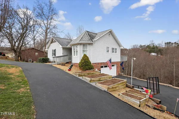 $420,000 | 300 Poplar Grove Road, Kingsport, TN 37664