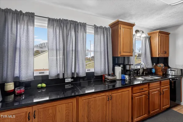 $420,000 | 300 Poplar Grove Road, Kingsport, TN 37664