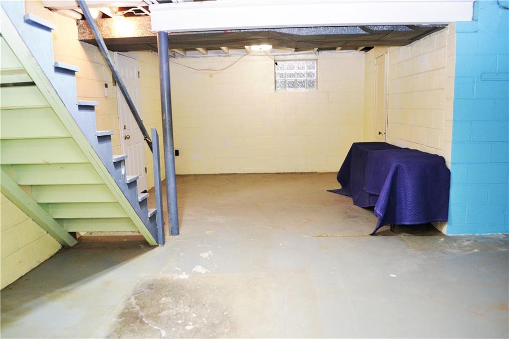 103 Lincoln Road Clairton, PA 15025 - Photo 33 of 39 a view of entryway and hall