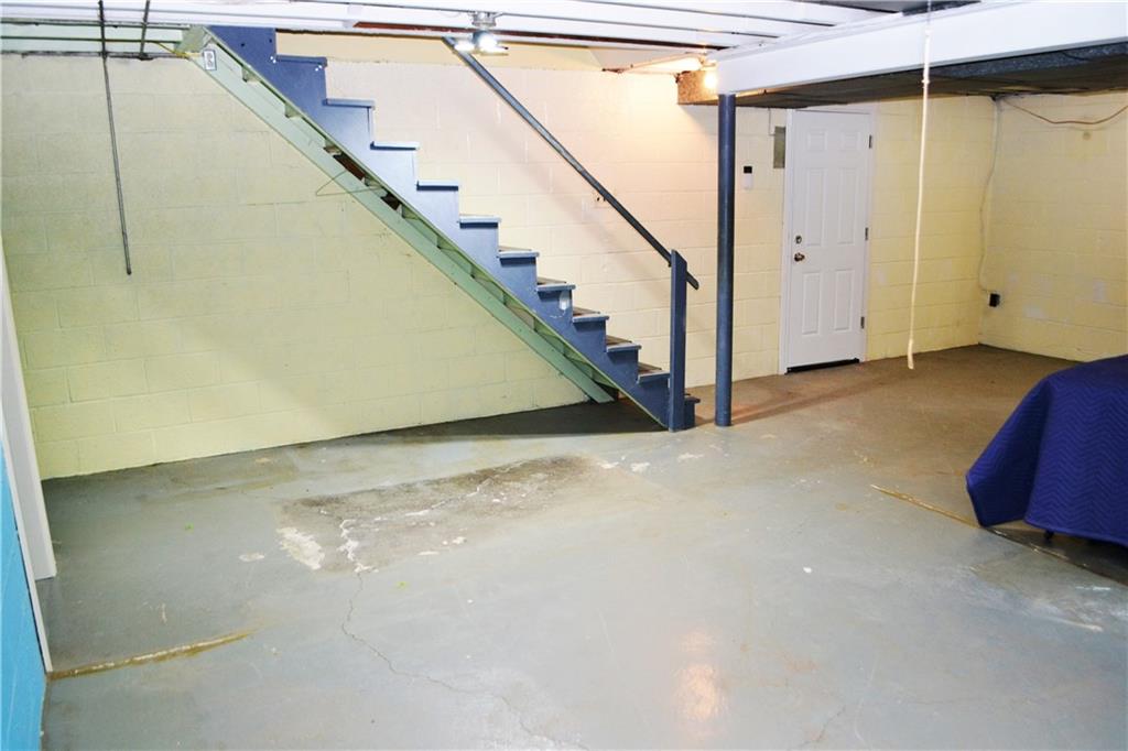 103 Lincoln Road Clairton, PA 15025 - Photo 34 of 39 a view of a & an entryway