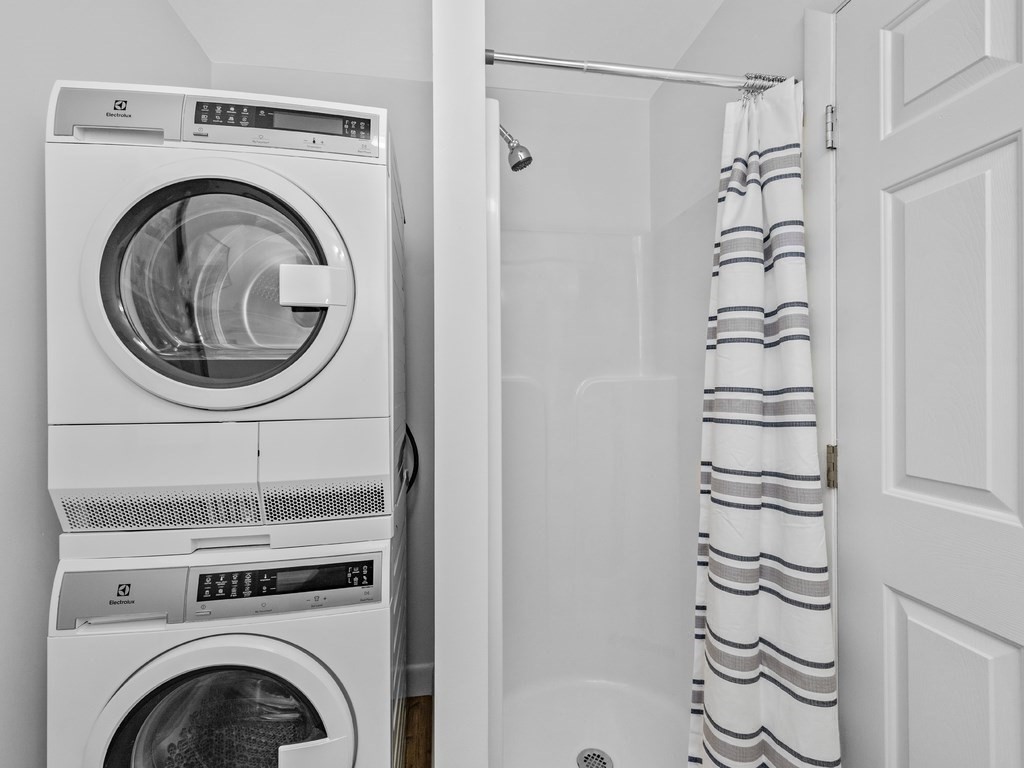 18 R Polk Street Boston, MA 02129 - Photo 11 of 19 a utility room with dryer and washer