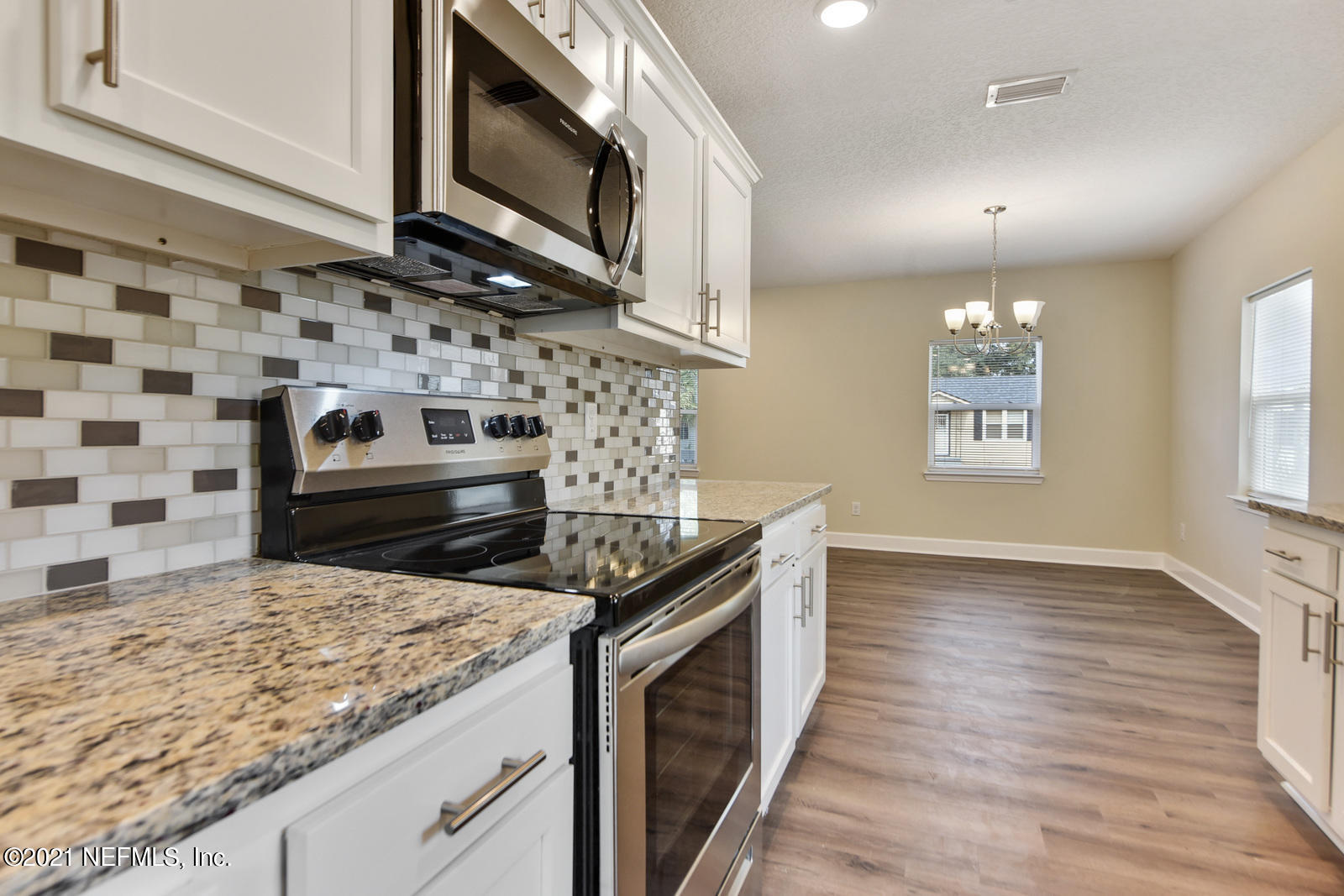 250 Ravine Street Jacksonville, FL 32206 - Photo 11 of 26 010_1600x1067_mls_1600x1067