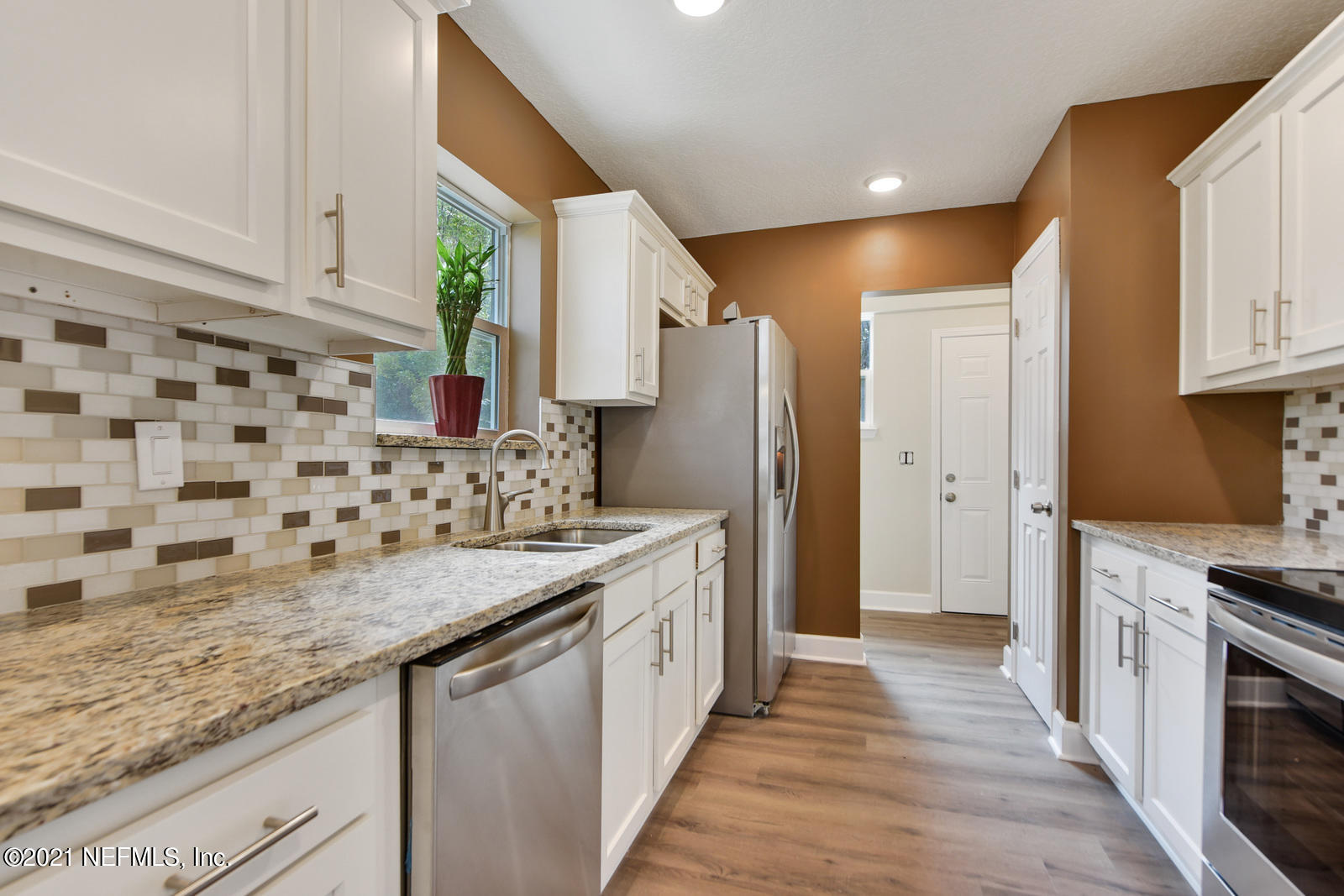 250 Ravine Street Jacksonville, FL 32206 - Photo 12 of 26 011_1600x1067_mls_1600x1067