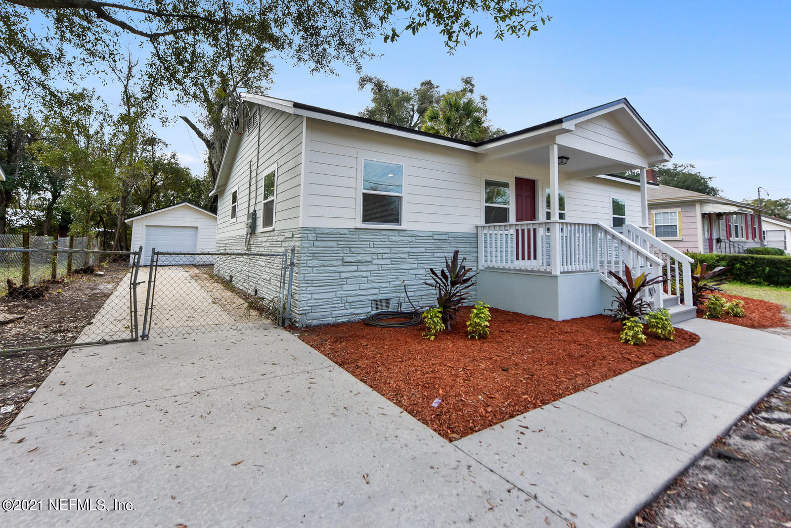 250 Ravine Street Jacksonville, FL 32206 - Photo 2 of 26 003_1600x1067_mls_1600x1067