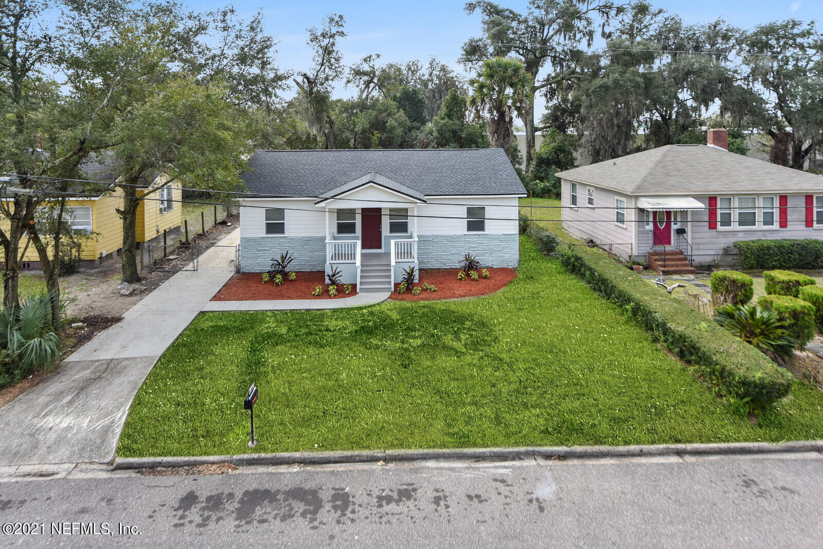 250 Ravine Street Jacksonville, FL 32206 - Photo 4 of 26 001_1600x1067_mls_1600x1067