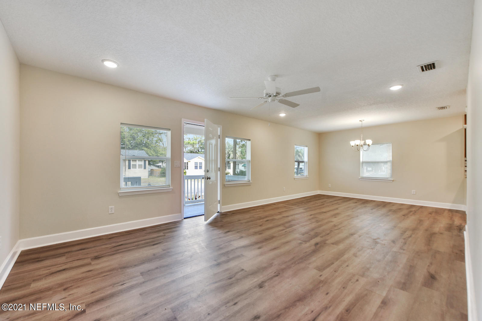 250 Ravine Street Jacksonville, FL 32206 - Photo 6 of 26 005_1600x1067_mls_1600x1067
