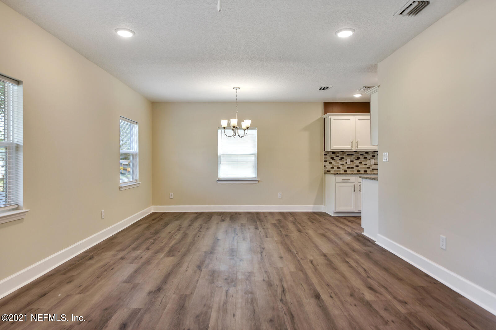 250 Ravine Street Jacksonville, FL 32206 - Photo 7 of 26 006_1600x1067_mls_1600x1067