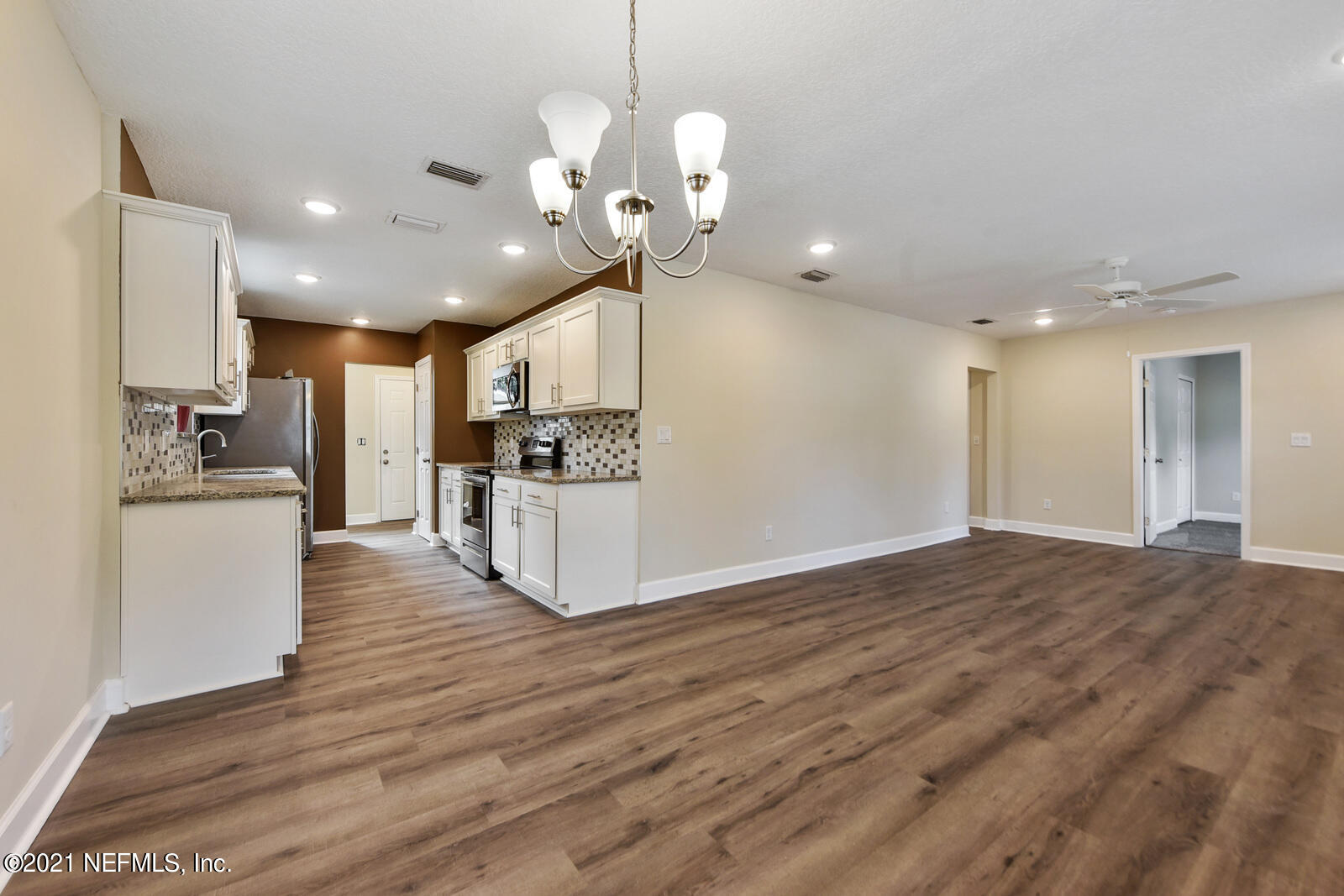 250 Ravine Street Jacksonville, FL 32206 - Photo 8 of 26 007_1600x1067_mls_1600x1067