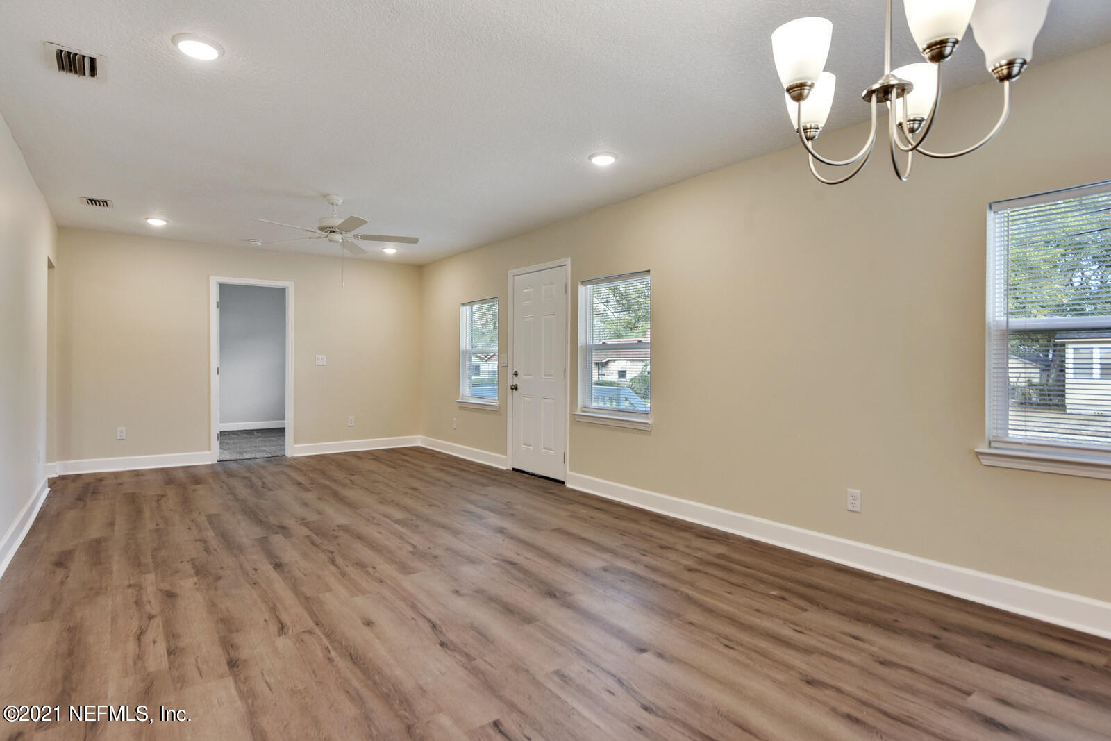 250 Ravine Street Jacksonville, FL 32206 - Photo 9 of 26 008_1600x1067_mls_1600x1067