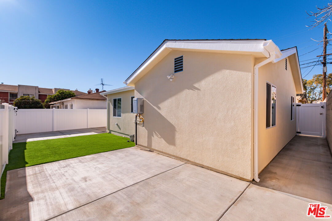 1049 Sonora Avenue, Unit A Glendale, CA 91201 - Photo 2 of 13 a view of a back yard of the house