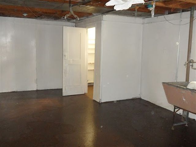 18401 Edinborough Road Detroit, MI 48219 - Photo 10 of 13 31076925-9.JPG
