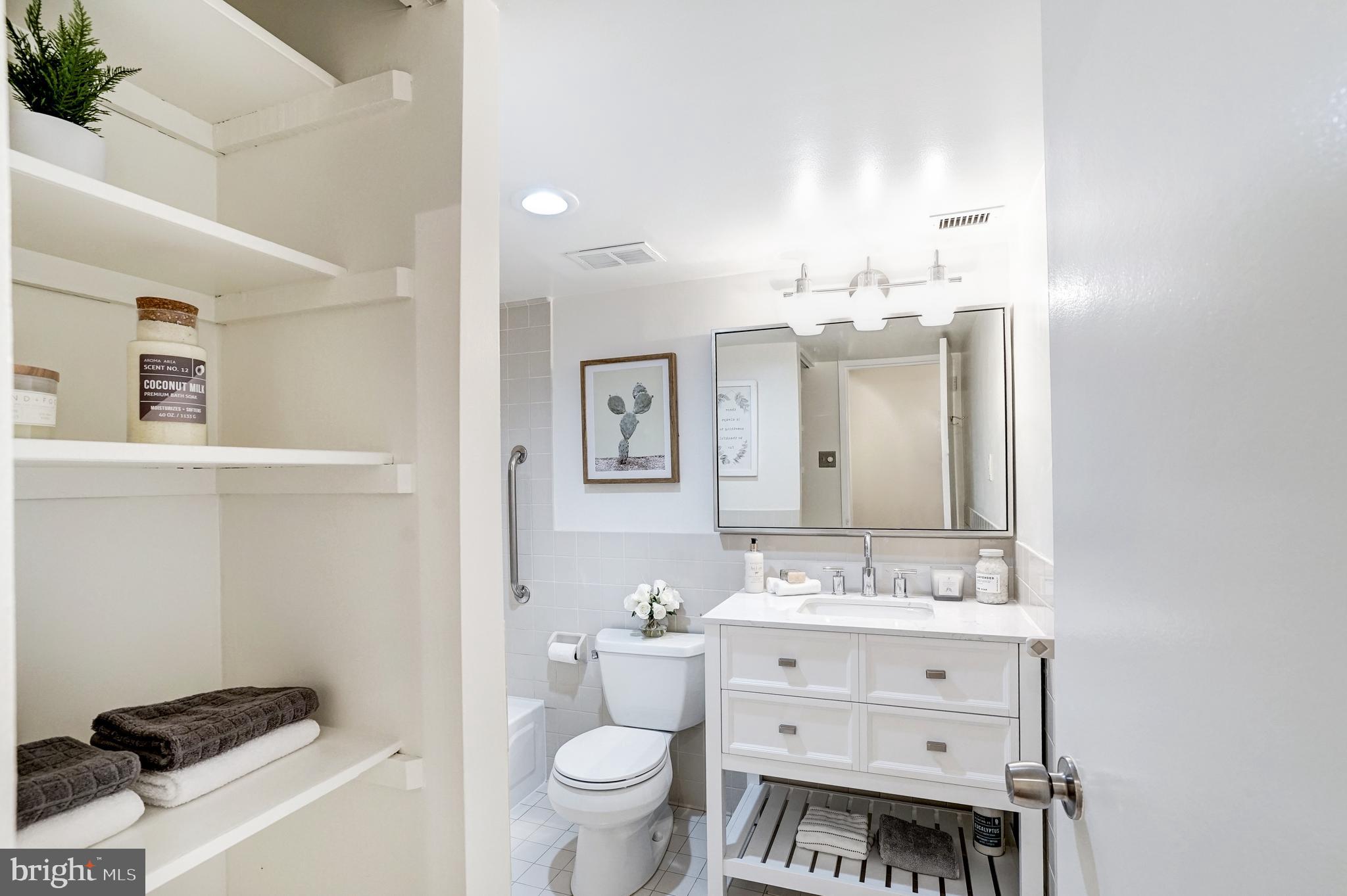 700 7th Street Southwest, Unit 806 Washington, DC 20024 - Photo 22 of 34