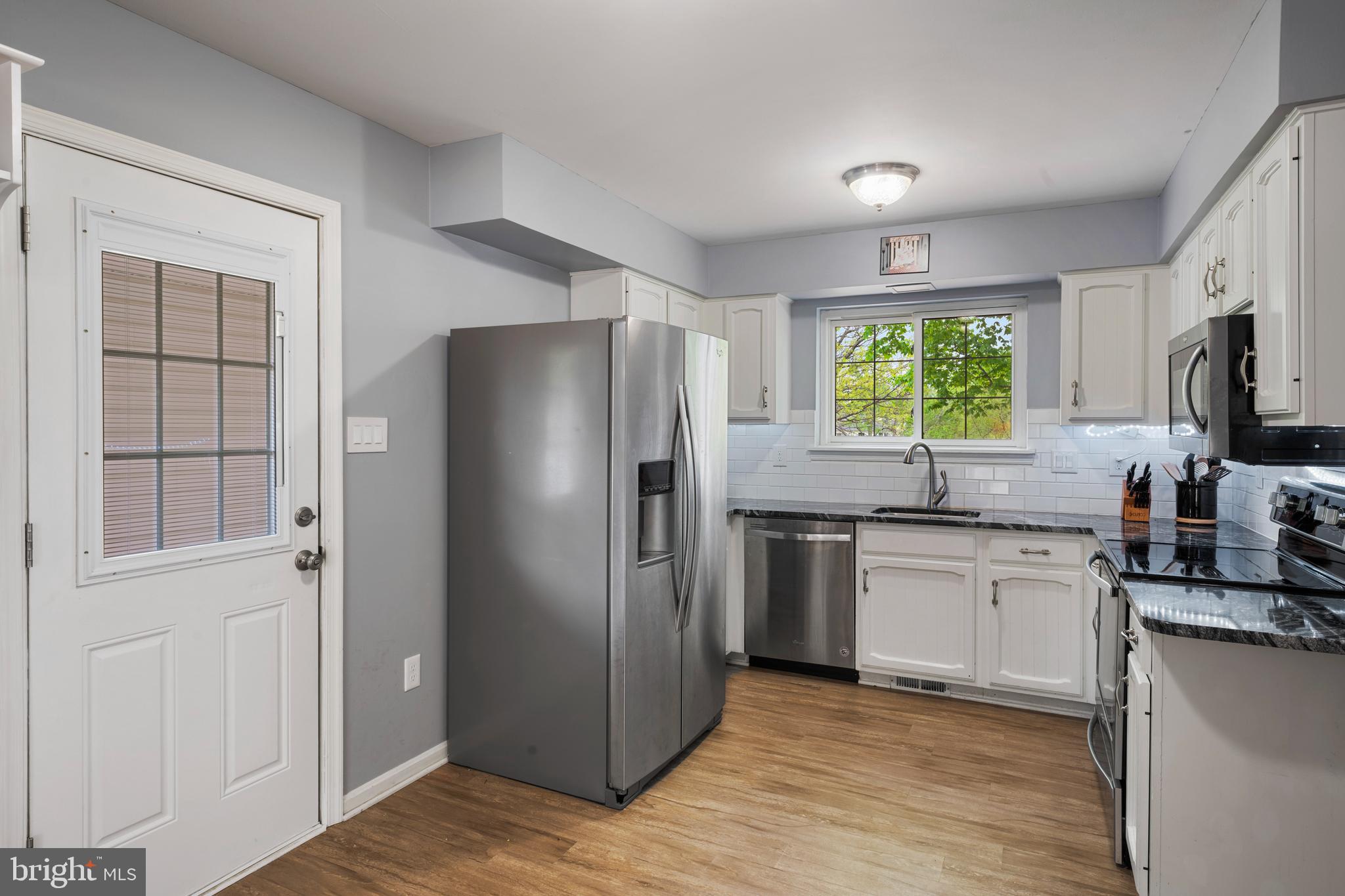 4327 Cub Run Road Chantilly, VA 20151 - Photo 12 of 38