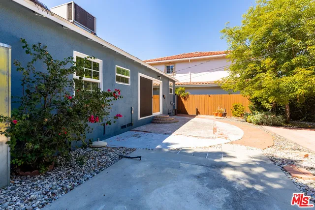 $4,000 | 5162 Lindley Avenue, Encino, CA 91316