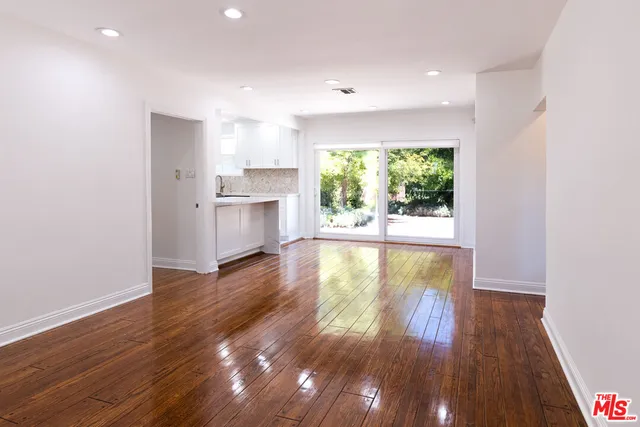 $4,000 | 5162 Lindley Avenue, Encino, CA 91316