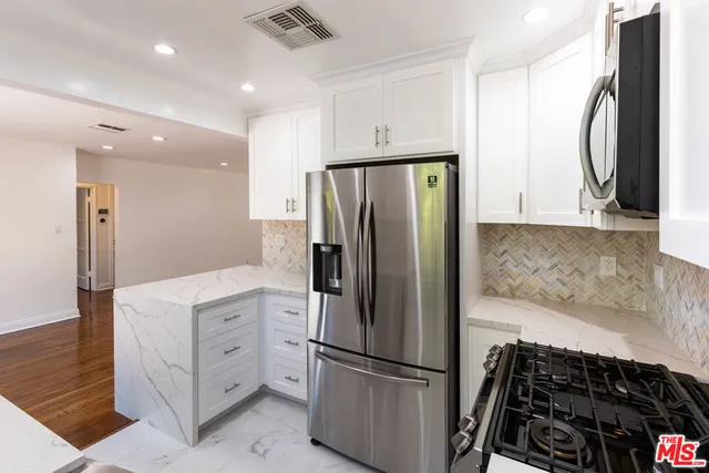 $4,000 | 5162 Lindley Avenue, Encino, CA 91316