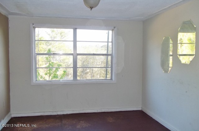 106 Hunter Road Interlachen, FL 32148 - Photo 20 of 22 Living Room 2