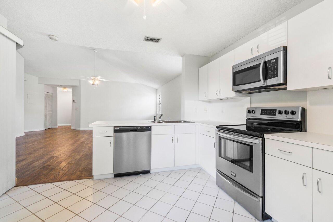 6690 Montego Bay Boulevard, Unit B Boca Raton, FL 33433 - Photo 17 of 29 019-6690MontegoBayBoulevard-BocaRaton-FL