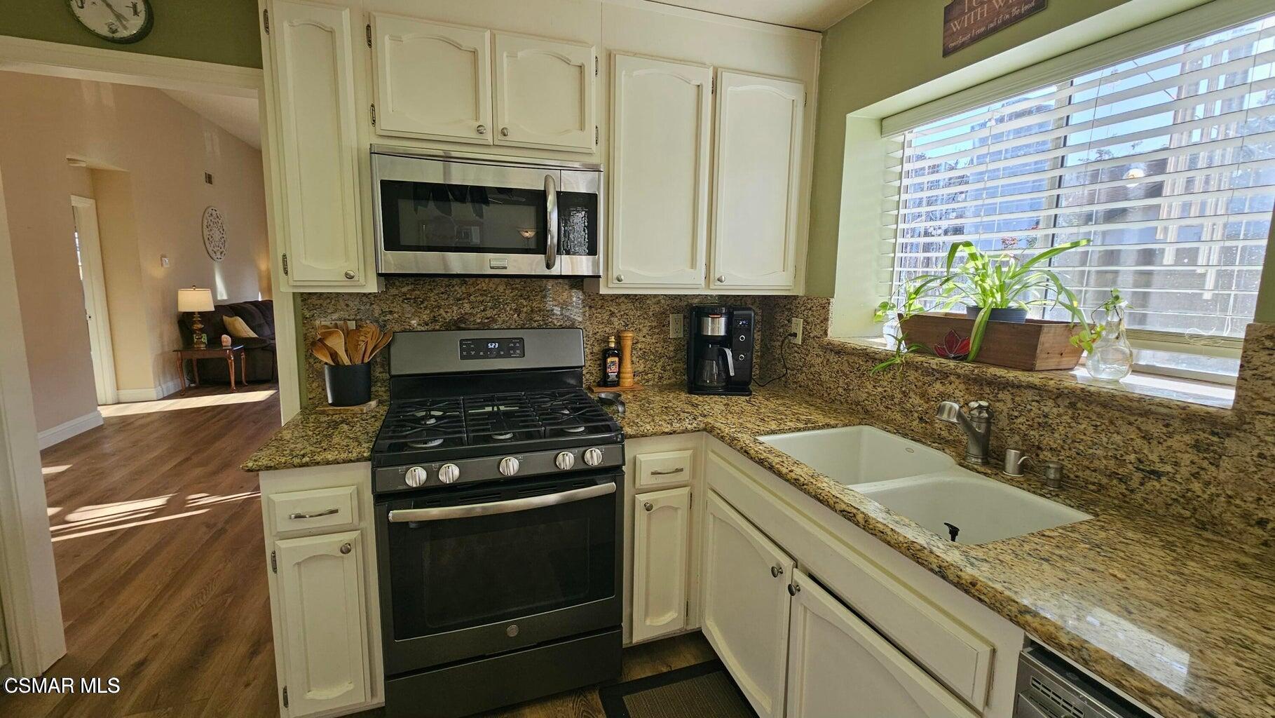 14640 Marymount Street Moorpark, CA 93021 - Photo 13 of 23 12