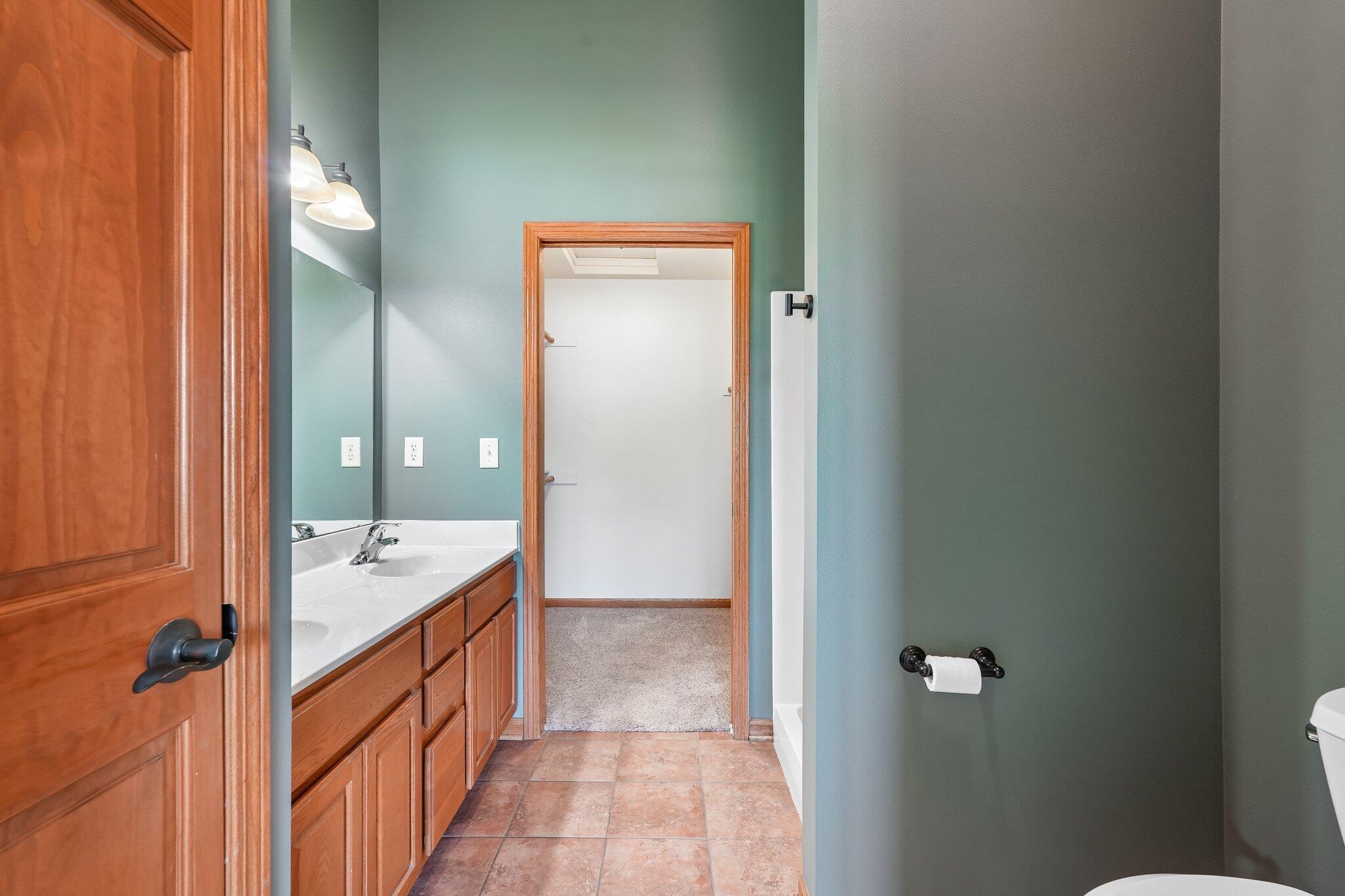 865 Prairie Gardens, Unit 91 Kewaskum, WI 53040 - Photo 23 of 39 Primary Bath