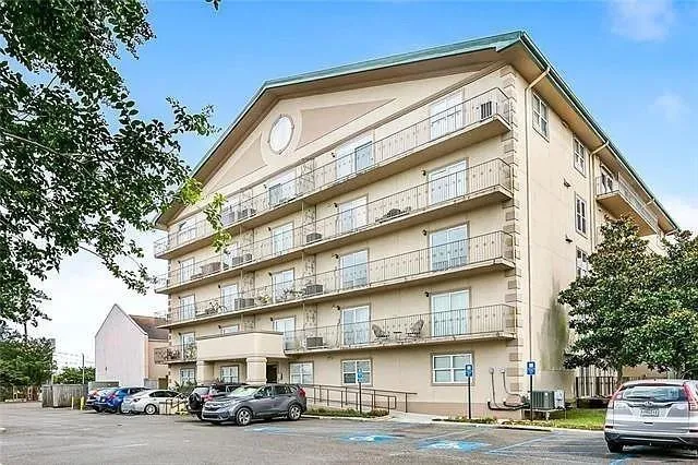 $1,900 | 3456 Cleary Avenue, Unit 101, Metairie, LA 70002