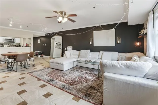 $1,900 | 3456 Cleary Avenue, Unit 101, Metairie, LA 70002