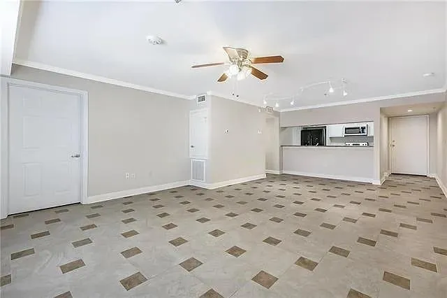 $1,900 | 3456 Cleary Avenue, Unit 101, Metairie, LA 70002