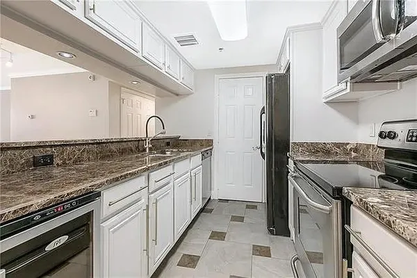 $1,900 | 3456 Cleary Avenue, Unit 101, Metairie, LA 70002