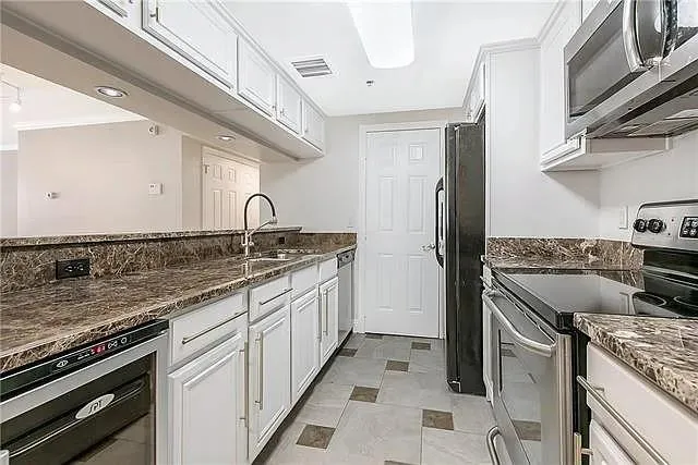 $1,900 | 3456 Cleary Avenue, Unit 101, Metairie, LA 70002