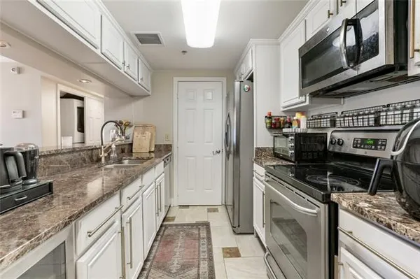 $1,900 | 3456 Cleary Avenue, Unit 101, Metairie, LA 70002