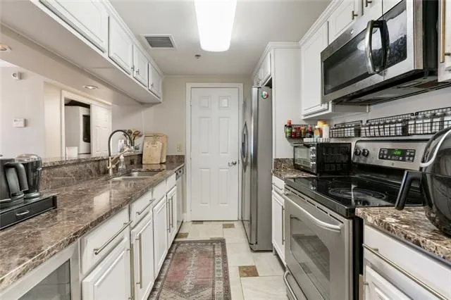 $1,900 | 3456 Cleary Avenue, Unit 101, Metairie, LA 70002