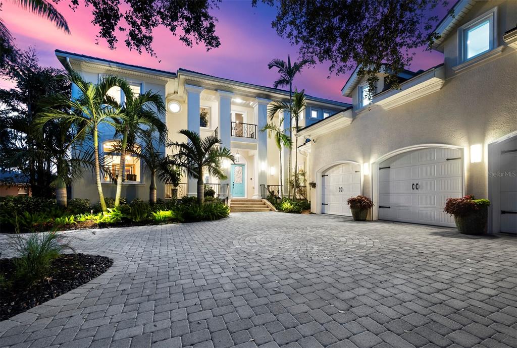 624 Waterside Way on beautiful Siesta Key, just minutes from the Village and Beaches
