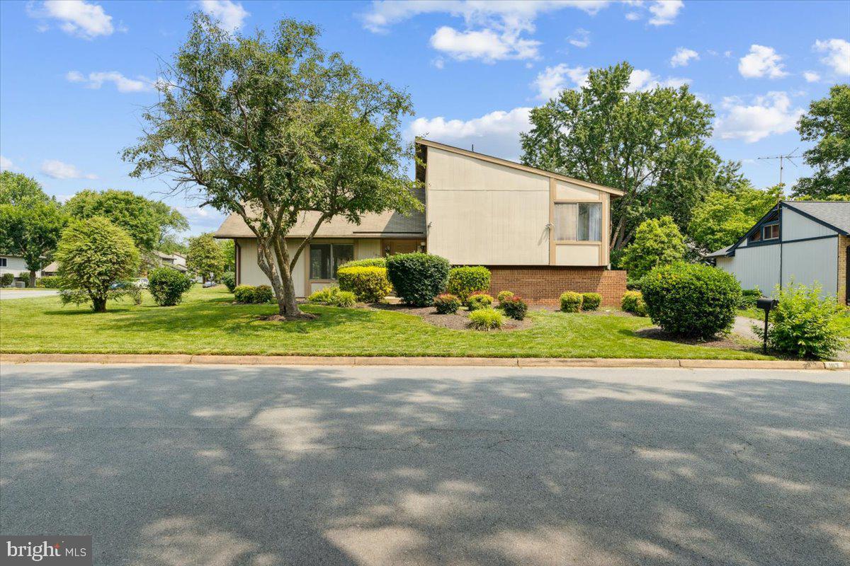 167 South Fox Road Sterling, VA 20164 - Photo 1 of 60 Charming split level in Sterling, VA