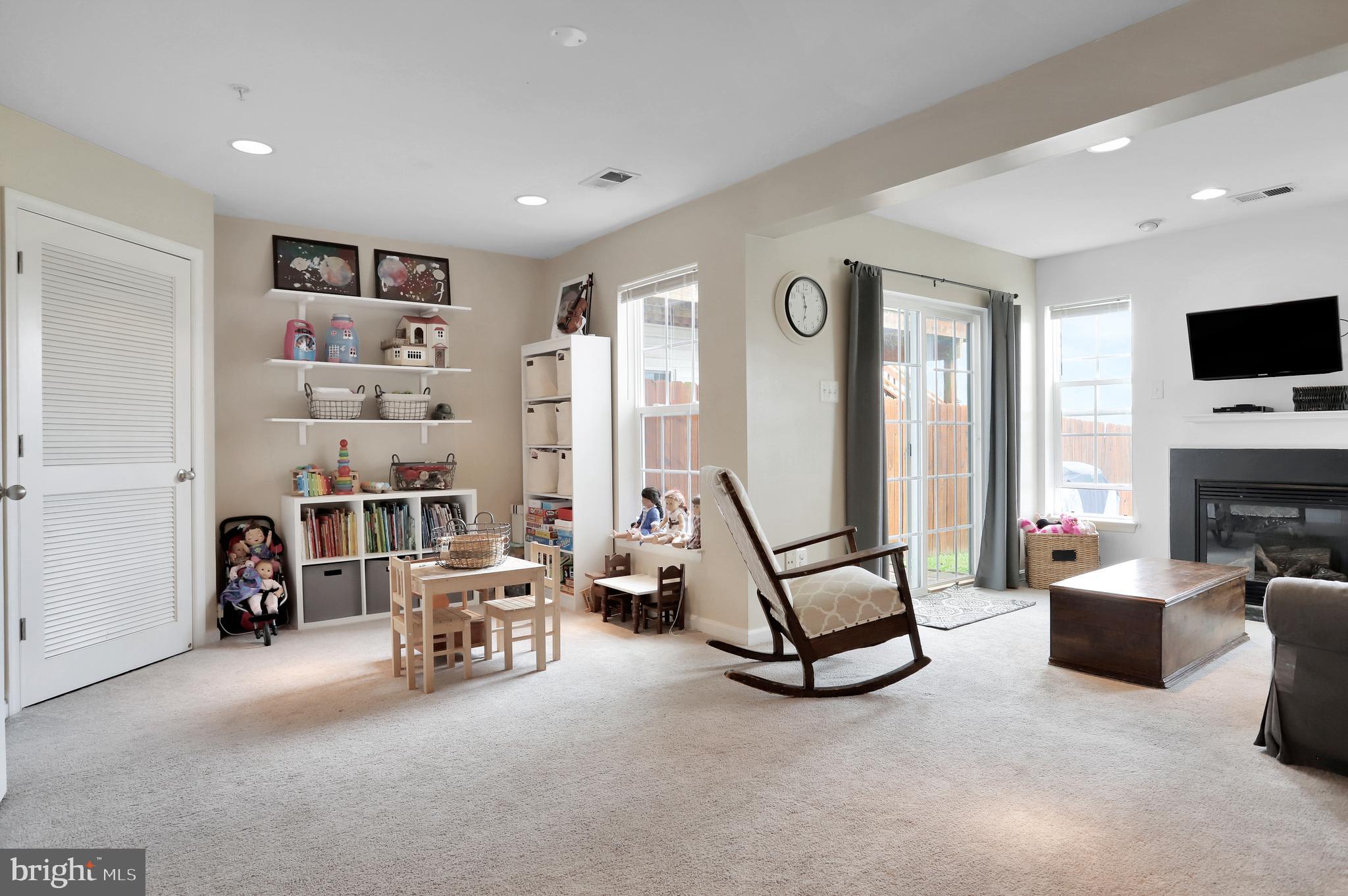 12911 Yellow Jacket Road Hagerstown, MD 21740 - Photo 4 of 40 Gallery Image 4