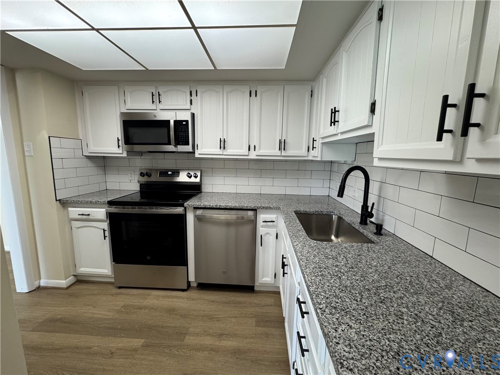 2956 Hathaway Road, Unit U404 Richmond, VA 23225 - Photo 7 of 24 New granite countertops