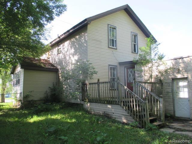 5295 Richfield Road Flint, MI 48506 - Photo 16 of 19 REAR.jpg